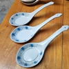 中国景德镇塔标大汤勺陶瓷蓝花汤勺。