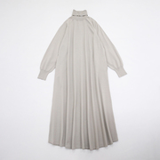浅灰色高领插肩袖双口袋，设计oversize廓形23秋冬长款针织连身裙