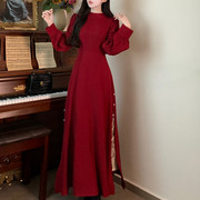 法式气质赫本风蕾丝拼接长裙子秋冬大码设计感别致漂亮红色连衣裙