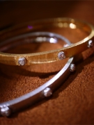18k布契拉提工艺拉丝天然钻石手镯金银两色金镶嵌珠宝检测证书