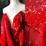 时尚大红色高级定制服装表演服婚纱礼服裙子亮片设计师面料