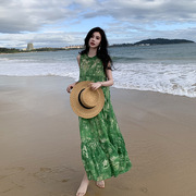 波西米亚沙滩连衣裙女夏海边度假绿色碎花无袖长裙，气质慵懒感裙子