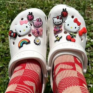 crocs鞋花洞洞鞋搭配装饰小红书凯蒂猫瓢虫，太阳花小蜜蜂蝴蝶结
