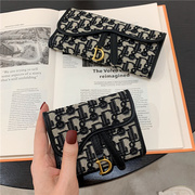 韩版小众钱包女短款字母，印花折叠零钱夹，多卡位搭扣长款手拿包