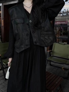 2023秋季韩版黑色简约pu皮马甲，女叠穿外搭复古小坎肩时尚马夹上衣