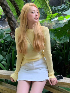 黄色针织衫长袖打底上衣女秋季设计感小众修身薄款紧身鹅黄色毛衣