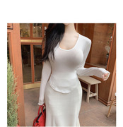 2022韩国东大门女装紧身显瘦性感，显胸大弧形，下摆白色t恤夏