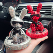 创意镶钻兔子摆件车载香水香薰飞碟眼镜兔子香水座汽车香水摆件