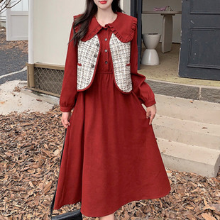 大码秋冬装搭配一整套小香风马甲红色，连衣裙两件套娃娃领打底长裙