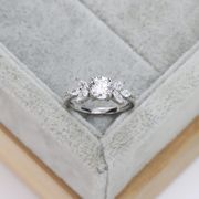 S925纯银戒指豪华锆石镶钻戒指简约设计优雅个性结婚戒指女
