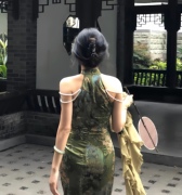 新中式国风绿色改良旗袍，复古削肩挂脖女人味开叉长旗袍包臀连衣裙