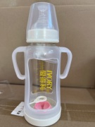 外包装受潮瑕疵奶瓶无外包装，奶瓶处理两个不挑品牌颜色