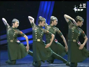 成人奔赴女兵舞蹈演出服套装中年广场舞表演军旅水兵裙军装服装女