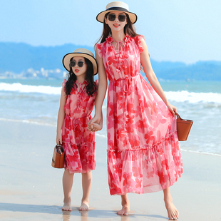海边拍照亲子装母女连衣裙雪纺长款沙滩裙夏2023高端洋气红色