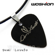 钛钢金属吉他拨片项链 Demi Lovato黛米洛瓦托 摇滚饰品