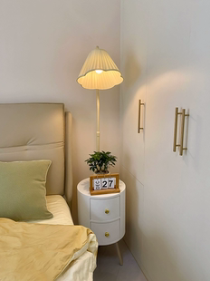 奶油风卧室床头柜台灯一体式客厅，沙发旁边落地灯带抽屉氛围茶几灯