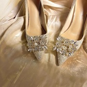 婚鞋秀禾婚纱两穿水晶鞋，新娘鞋女香槟色，高跟鞋不累脚水钻尖头单鞋