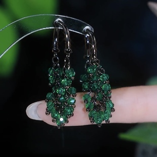 时尚设计感绿色串珠耳环2023轻奢精致百搭高级感小众个性耳饰