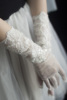 吉设计新娘结婚蕾丝缝珠网纱手套中长款缝珠细密网纱显瘦婚纱手套