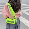 男女童字母斜挎包，女童街头百搭单肩包荧光色手提包手机包