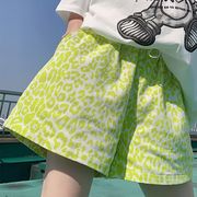 胖MM特大码300斤时尚个性荧光绿色豹纹短裤女夏季A字阔腿休闲热裤