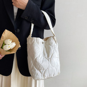 韩国尼龙帆布包手提水桶，包女小众设计菱格大容量单肩包菜篮子包
