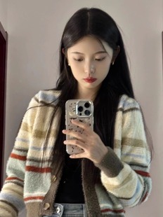 彩色条纹毛衣开衫女秋冬水貂，绒针织外套小个子高级感短款上衣