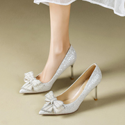 白色珍珠蝴蝶结婚鞋女细跟法式时尚浅口尖头婚宴配礼服伴娘高跟鞋