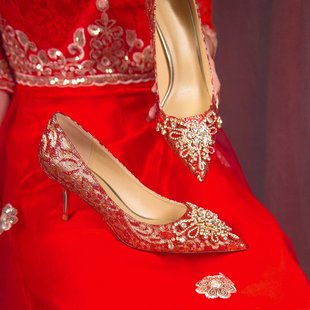 2022年水钻婚鞋新娘鞋秀禾服婚纱两穿设计感水晶细跟高跟鞋女