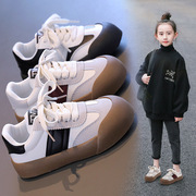 女童板鞋秋款2023韩版德训鞋学生软底防滑运动阿甘鞋中大童小白鞋