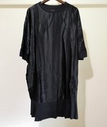 欧洲站女装2024年春季休闲宽松条纹醋酸连衣裙圆领蝙蝠袖黑裙