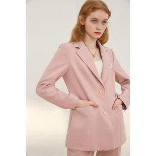 蓝色倾情春秋季女装，浅粉色质感，单排扣徽标西装外套ls217109