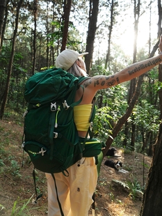 《自然复兴》登山包户外徒步露营悬浮背负防水双肩，背包50l大容量