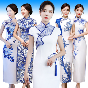 青花瓷旗袍走秀演出服白色，洋气质年轻长连衣裙，日常可穿复古中国风