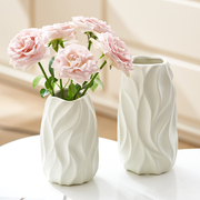轻奢奶油风陶瓷花瓶水养鲜花，玫瑰插花器装饰摆件现代简约客厅餐桌