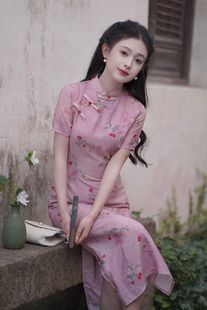 她来了复古馆蔷薇粉新中式改良旗袍春夏年轻款修身古典短袖连衣裙