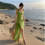 绿色裙子高级感法式v领荷叶，边气质绝美洋装超仙开叉吊带裙夏季
