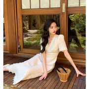 zhuyiyi法式泡泡袖蕾丝连衣裙，女夏高级感气质修身v领白色长裙订婚
