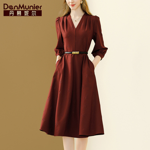丹慕妮尔高端轻奢气质v领红色连衣裙春秋女装，收腰显瘦中长裙