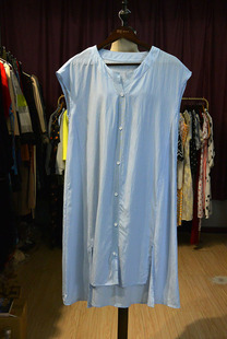 台xiu夏季直筒无袖连衣裙淡蓝纯色前短后长开衫纽扣长裙撤柜样衣