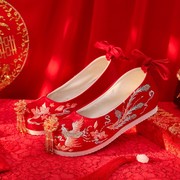 秀禾服婚鞋红色绣花鞋女款古风，翘头汉服结婚新娘，鞋子平底中式布鞋