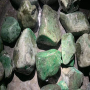 缅甸天然翡翠原石帝王绿冰种手镯料，手链玉石吊坠，戒指手环挂件把件