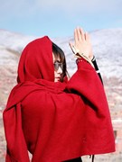 围巾冬季女生纯红色加厚超大披肩西西里民族风斗篷披风高级感围脖
