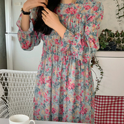 韩国chic早春复古圆领皱褶感设计满屏，小碎花雪纺喇叭袖连衣裙长裙