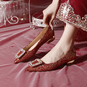 红色婚鞋女低跟刺绣中式秀禾水晶新娘鞋，2024年平底单鞋不累脚