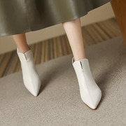 法式V口短靴女秋季 白色尖头及踝靴后拉链木纹粗跟真皮瘦瘦靴