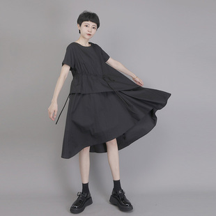 uump连衣裙女夏中长款黑色，宽松显瘦小众设计感短袖，a字型连身裙