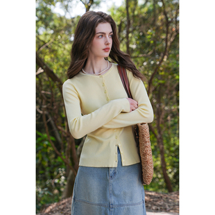 Miorastudio法式鹅黄色圆领单排扣羊毛针织上衣女 慵懒感优雅上衣