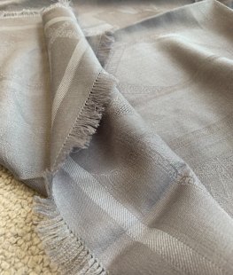 高级的珠光灰 重工定位提花工艺边桑蚕丝羊毛混纺披肩围巾112方巾