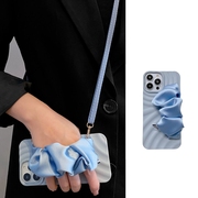ins风清新蓝色褶皱丝巾手腕带适用iPhone15Promax手机壳苹果14可背带13斜挎挂绳12高级感11小众xsmax时尚xr软